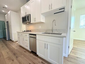 Building Photo - Cute 2bd/2ba unit near USC and within DPS/...