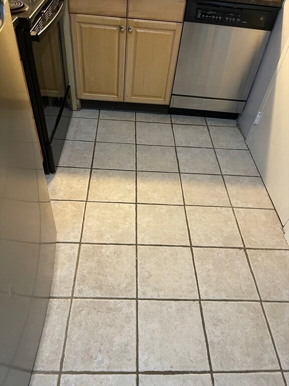 Building Photo - 12 Woodland St