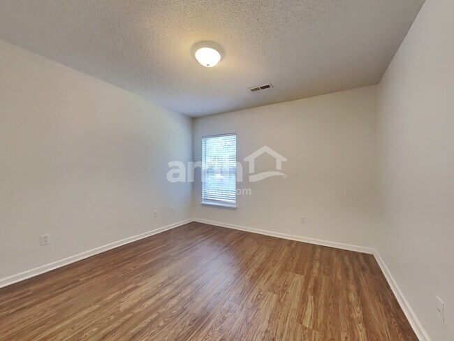 Building Photo - 4987 Harthill Ave