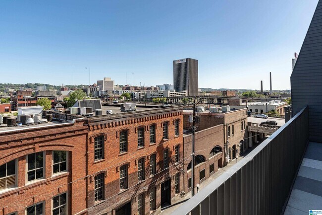 Building Photo - 2212 1st Ave N