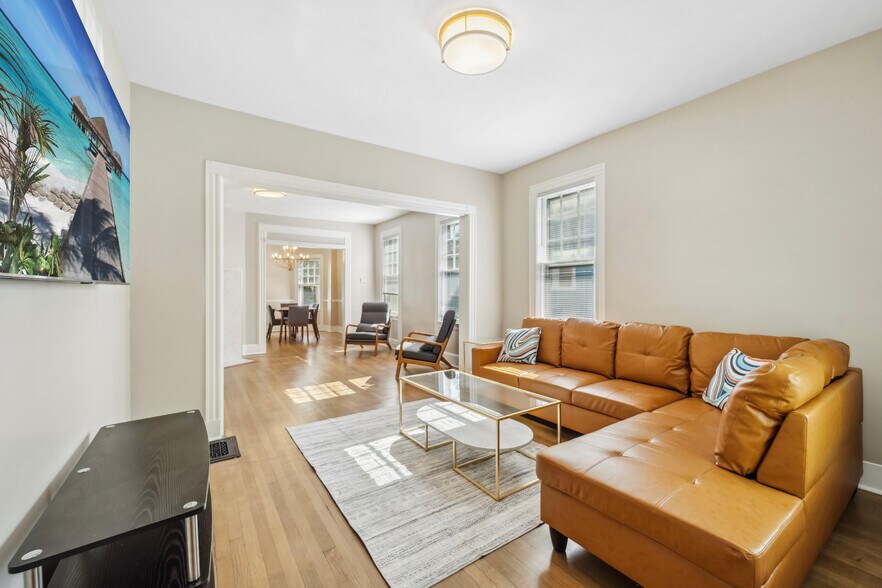 Building Photo - 95 Leroy St