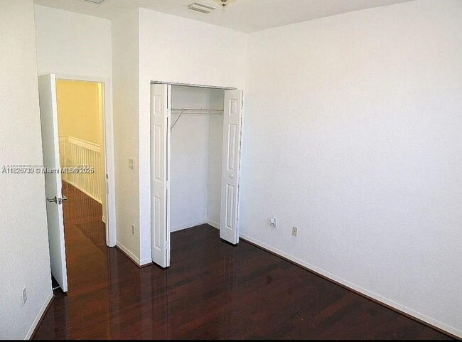 Building Photo - 4931 N Harbor Isles Dr