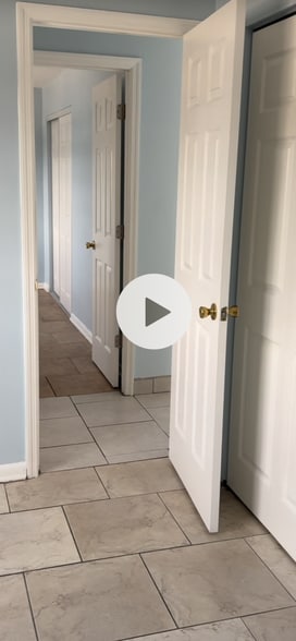 Building Photo - 302 Lincoln Ave