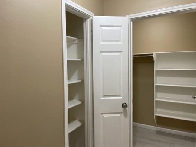 Building Photo - 7114 Glen Rosa Dr