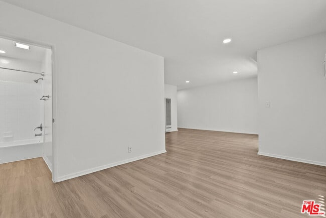 Building Photo - 15286 Sutton St