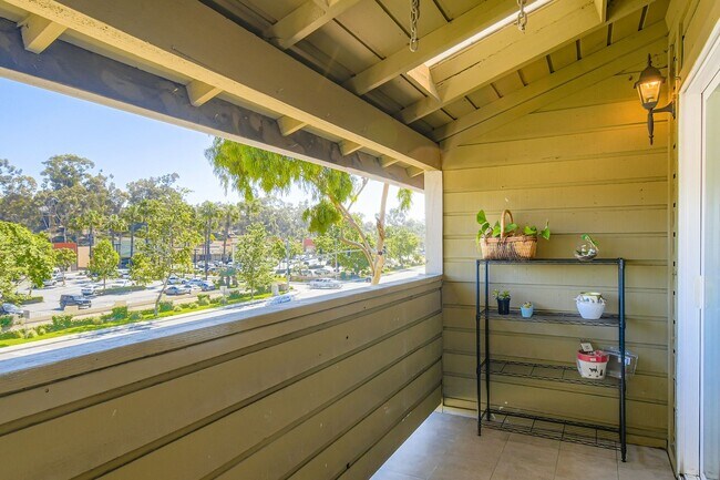 Building Photo - Spacious 3BR in Chula Vista – Renovated Ki...