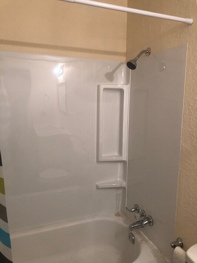 Building Photo - CLYDE AMERICA!  3 bed 1 bath 1 car garage!...