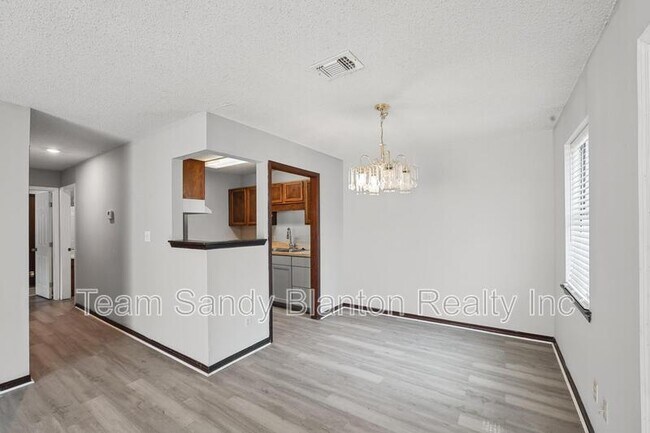Building Photo - 455 Stara Cir