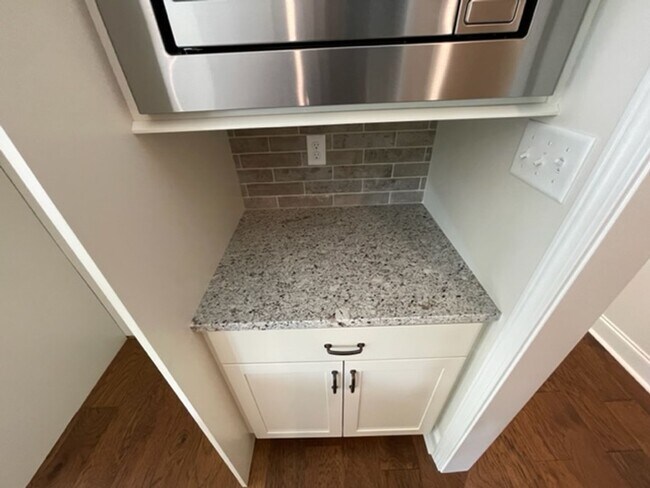 Building Photo - Vonore 37885 - 4 bedroom, 3 bath in Tellico Village - Contact Ed Johnson 865-924-5045