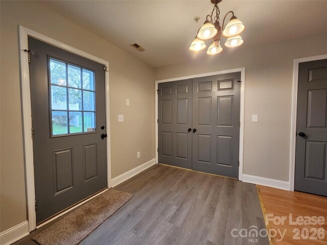 Building Photo - 1607 Parkdale Ave