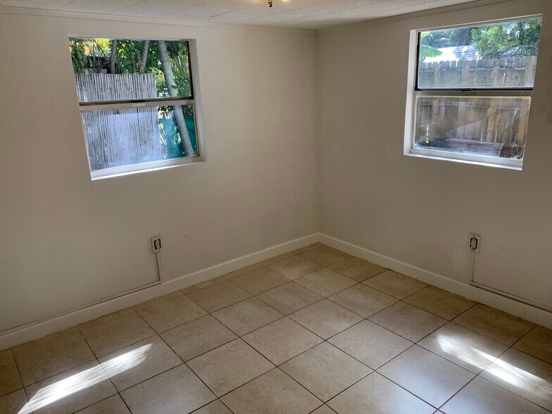 Bedroom 2 - 320 SW 21st St