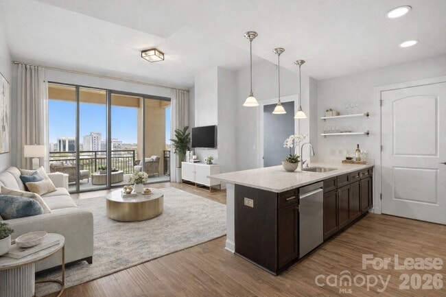 Building Photo - 701 Royal Ct