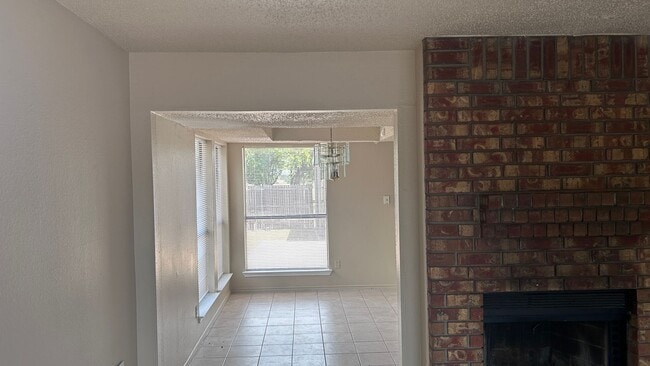 Building Photo - 2928 Stonycroft Dr