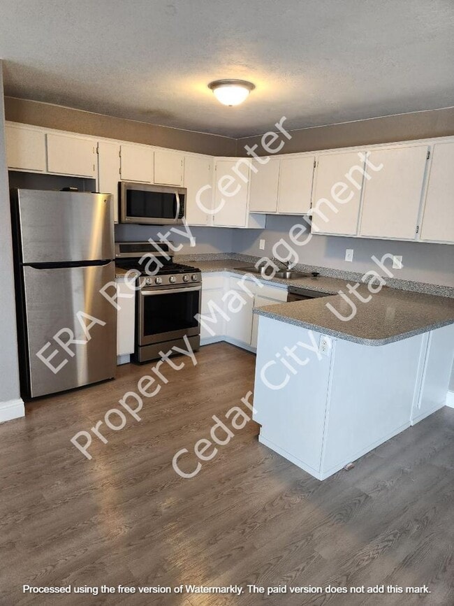 Building Photo - Move-In Discount!! 2 bedroom - 2 Bathroom Twin Home
