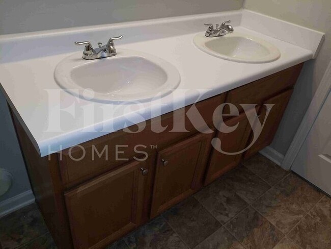 Building Photo - 4406 Vernon Cir SE