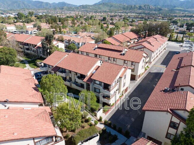 Building Photo - 18182 W Sundowner Way