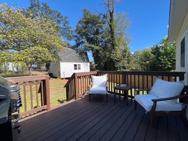 Building Photo - 24 Seth St