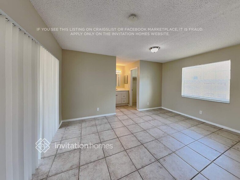 Building Photo - 8121 NW 44th Ct