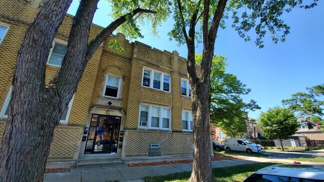 Primary Photo - 3756 N Kilpatrick Ave
