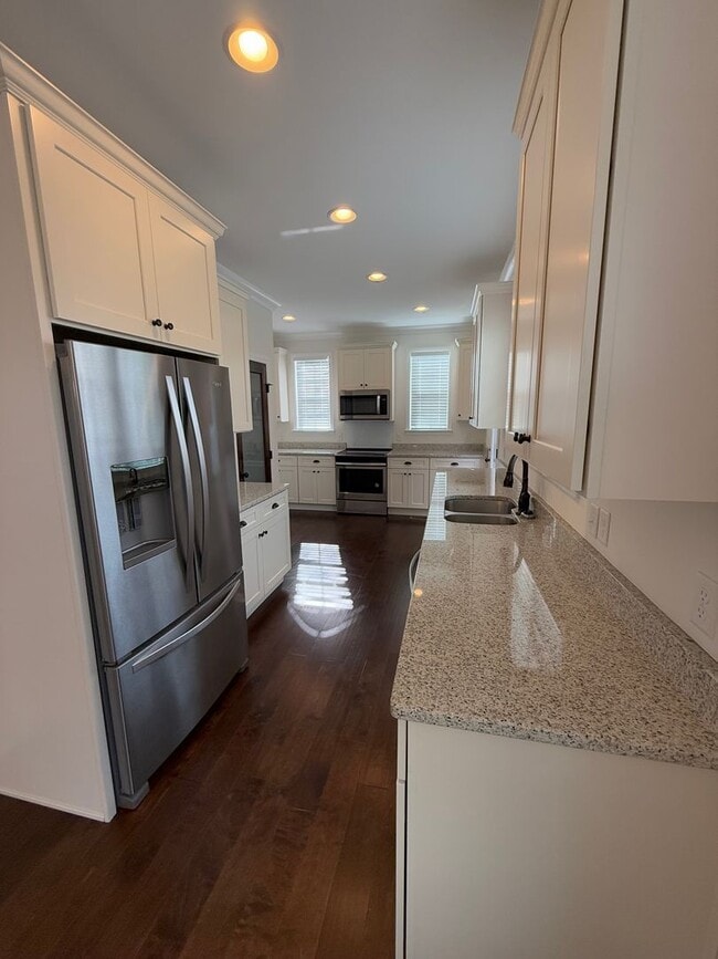 Building Photo - 3 Bedrooms + 2.5 Bath Renatal in East Brainerd