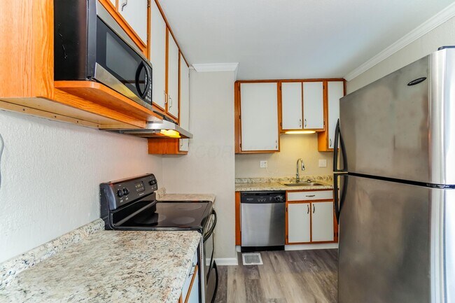 Building Photo - 494 Eldon Ave