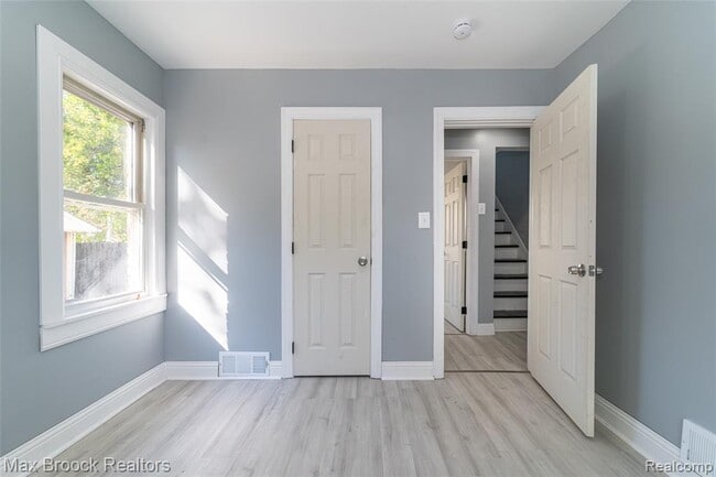 Building Photo - 9327 Schaefer Hwy