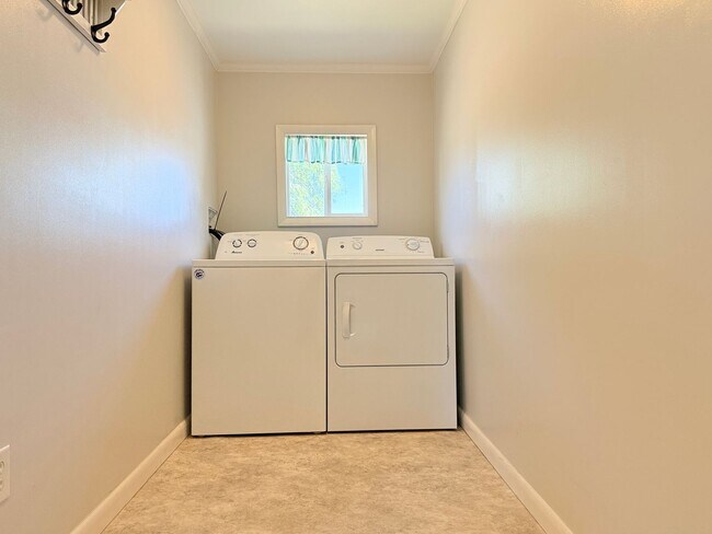 Building Photo - **COMING SOON**Quiet Living with Convenient Access In Ellendale!