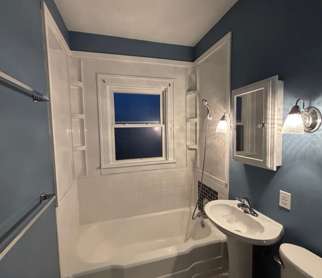 Building Photo - 4549 Poppleton Ave