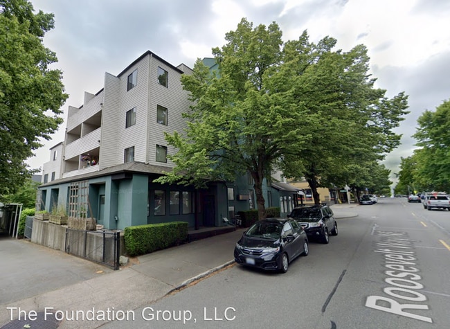 Building Photo - 9400 Roosevelt Way NE