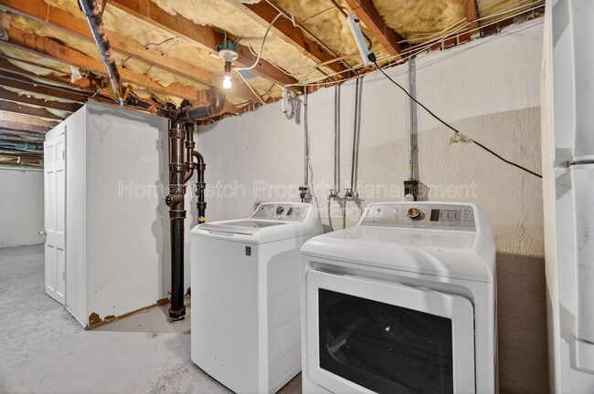 Building Photo - 3155 Hampton Ave