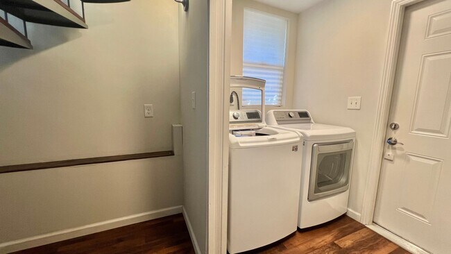 Building Photo - 696-694-29th