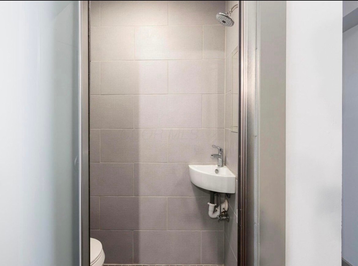 Building Photo - 2411 Indianola Ave