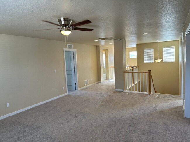 Building Photo - BEAUTIFUL 4BD HOME in NE COL SPGS w/ MAIN-LEVEL MASTER SUITE & AC - Security Deposit Alternative ...