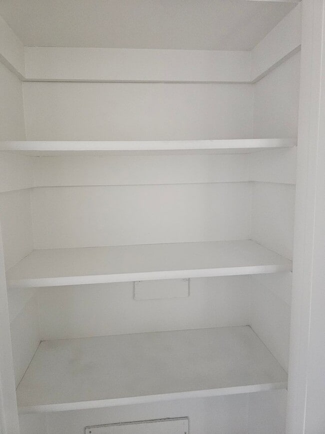 Building Photo - Check out this Beautiful 4 bedroom 2 Bathroom Home in West Valley Ut!!