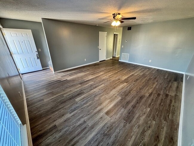 Building Photo - 3415 Meadow Ct