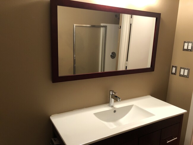 Building Photo - Updated Florence Park South Bungalow! 2 Be...