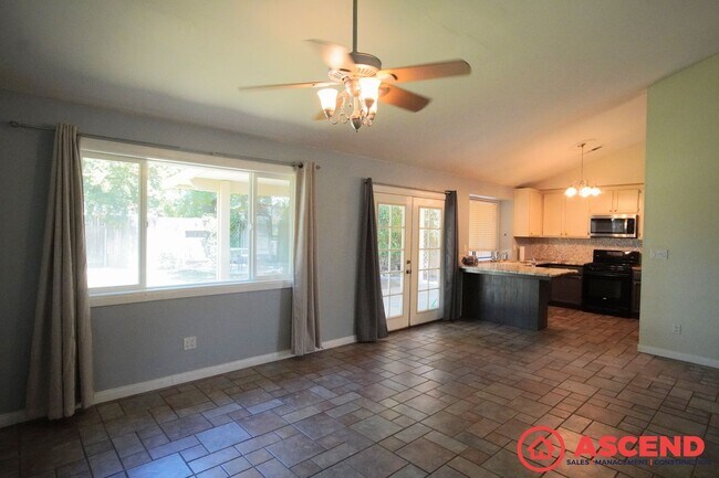 Building Photo - Remarkable Home Near Old River and White Ln!