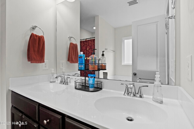 Building Photo - 410 Silverstone Pl