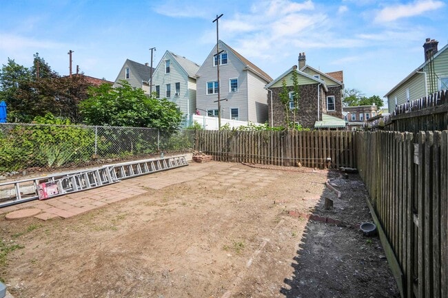 Building Photo - 31 W 46th St