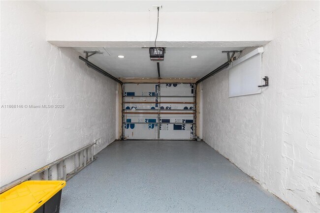 Building Photo - 7003 NW 99th Ave