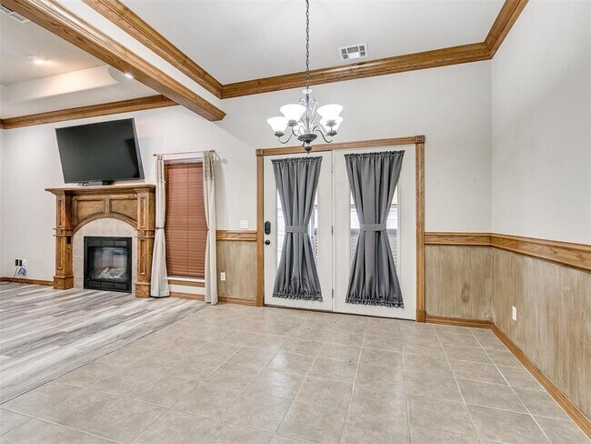 Building Photo - 1001 N Barn Hill Way