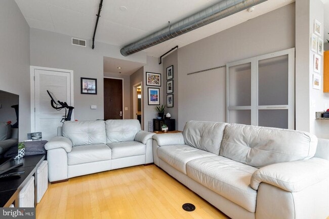 Building Photo - Stylish 1BR Rental in the Heart of Alexand...