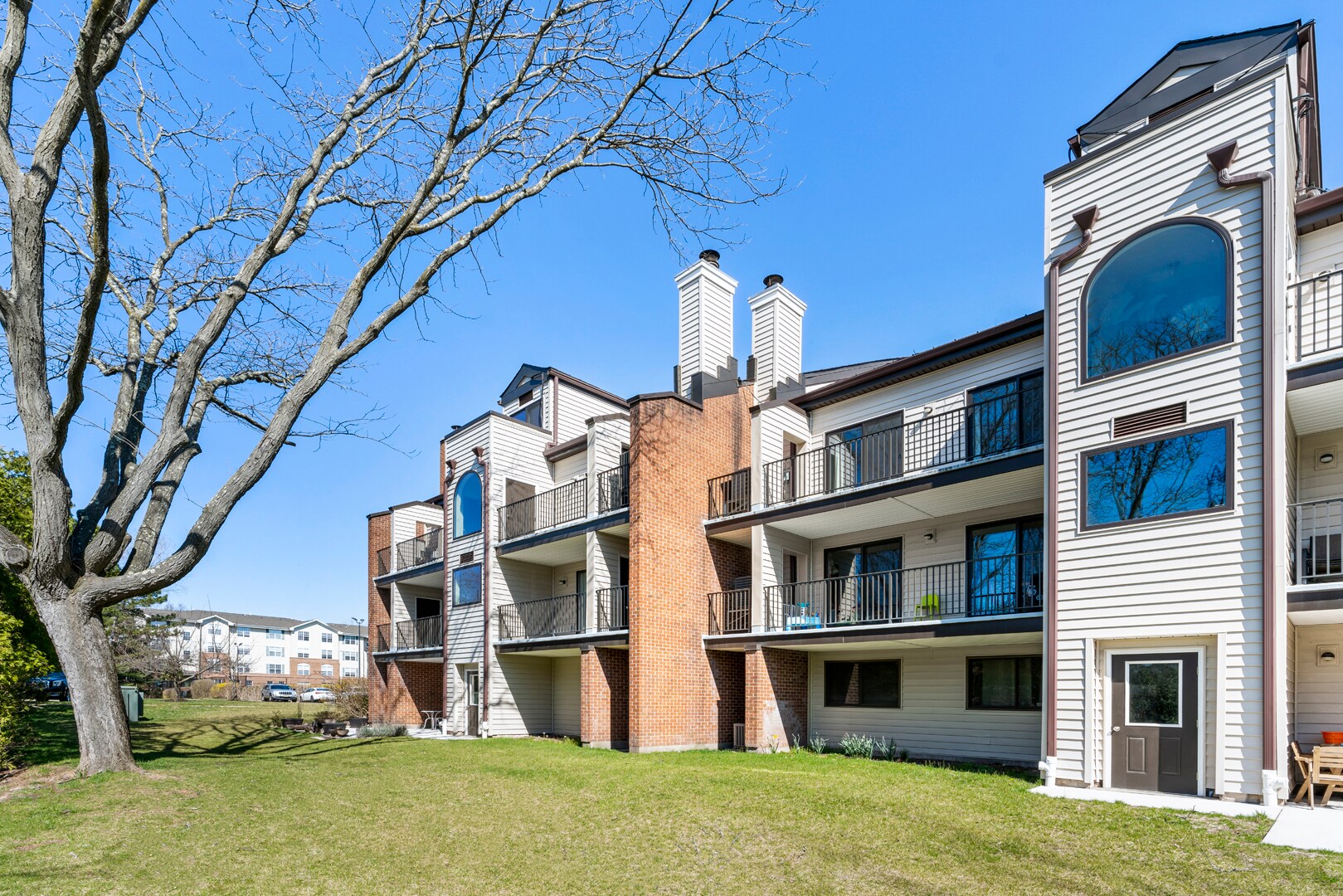 Calm & Peaceful Complex - 3 Whitman Ct