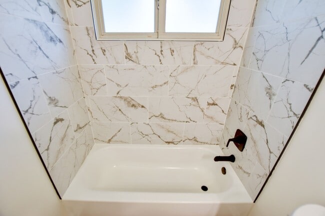 Building Photo - 1923 Bancroft Dr