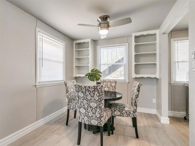 Building Photo - 203 E Brooks St