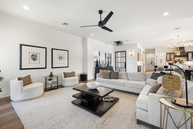 Building Photo - 223 Golden Bear Dr