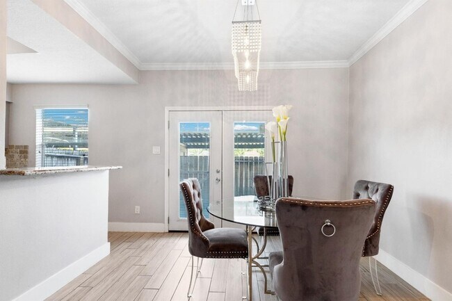 Building Photo - 7700 Creekbend Dr