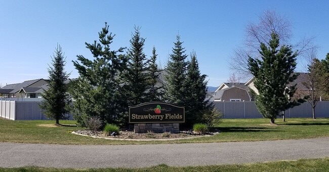 Building Photo - Strawberry Fields Dream Home