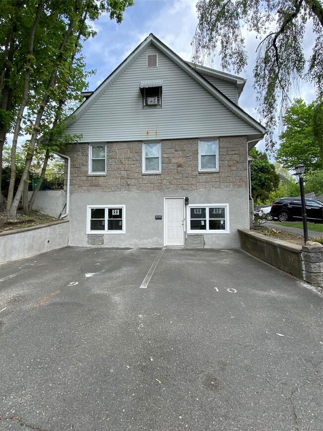 Building Photo - 52b S Middletown Rd