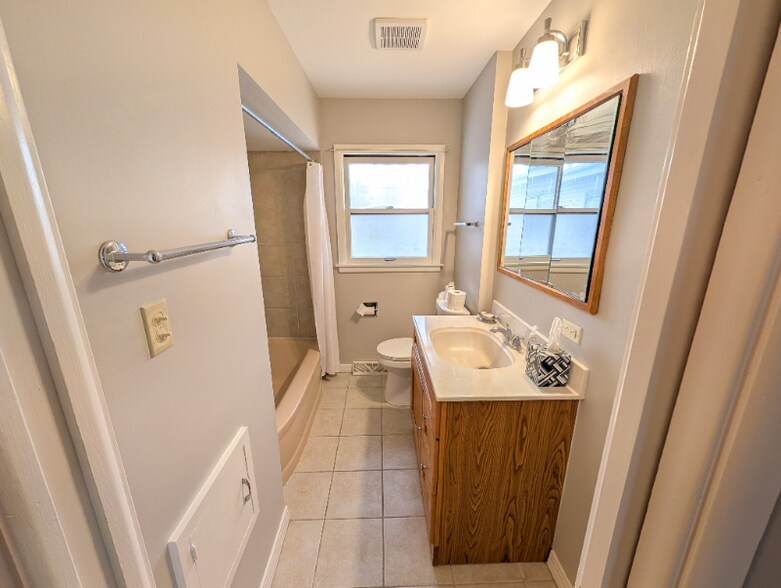 Building Photo - 7843 Jackson Ave